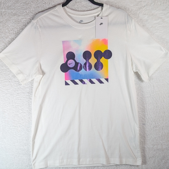 Nike Tops - 107-NWT Nike Multicolor Graphic Tee